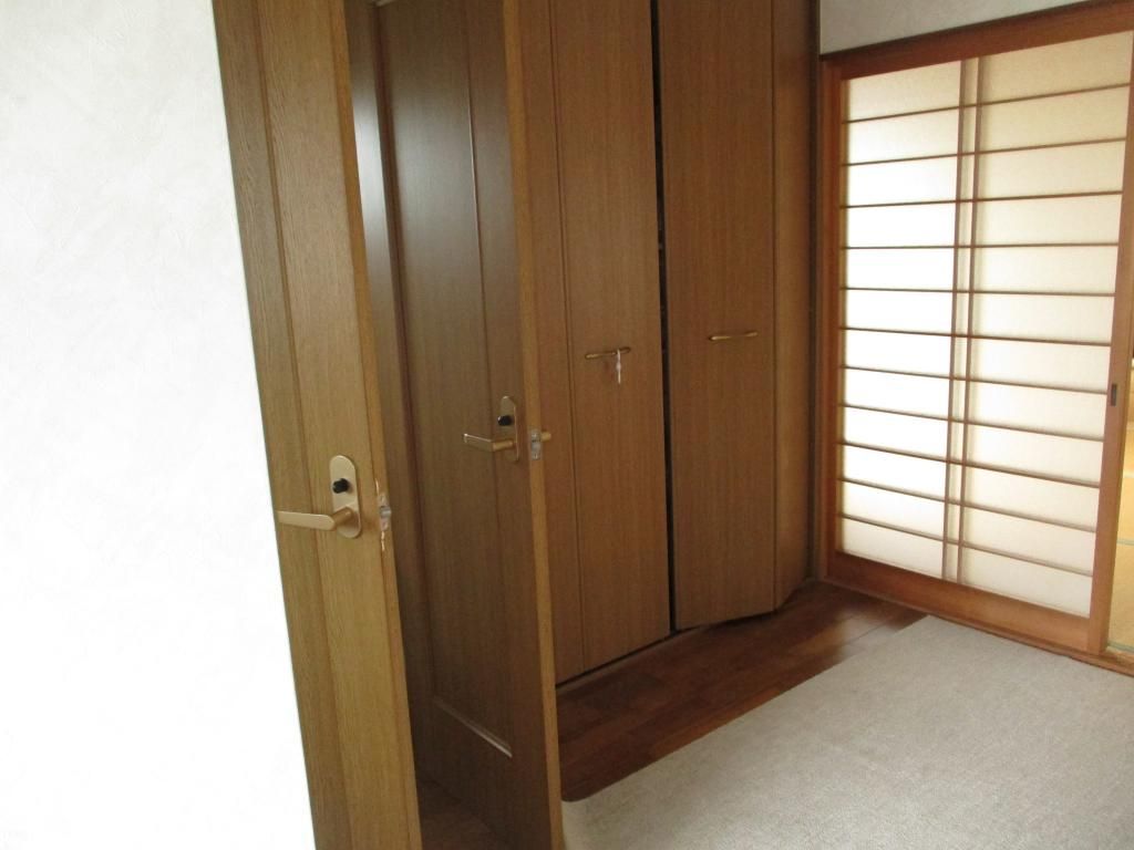 Kasaoka Akiya Bank Rental: 2DK House with Large Garden & Field - Thumbnail 3