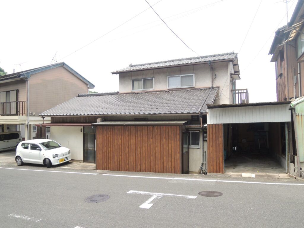 Detached House 4SLDK in Higashi Maruyama-cho, Kitakyushu - Thumbnail 2
