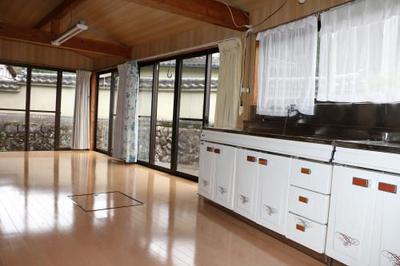 Traditional 2-Story Home in Kamitsutsuga, Akiota Town - 554m² Land — Image 1, Akiota, Hiroshima