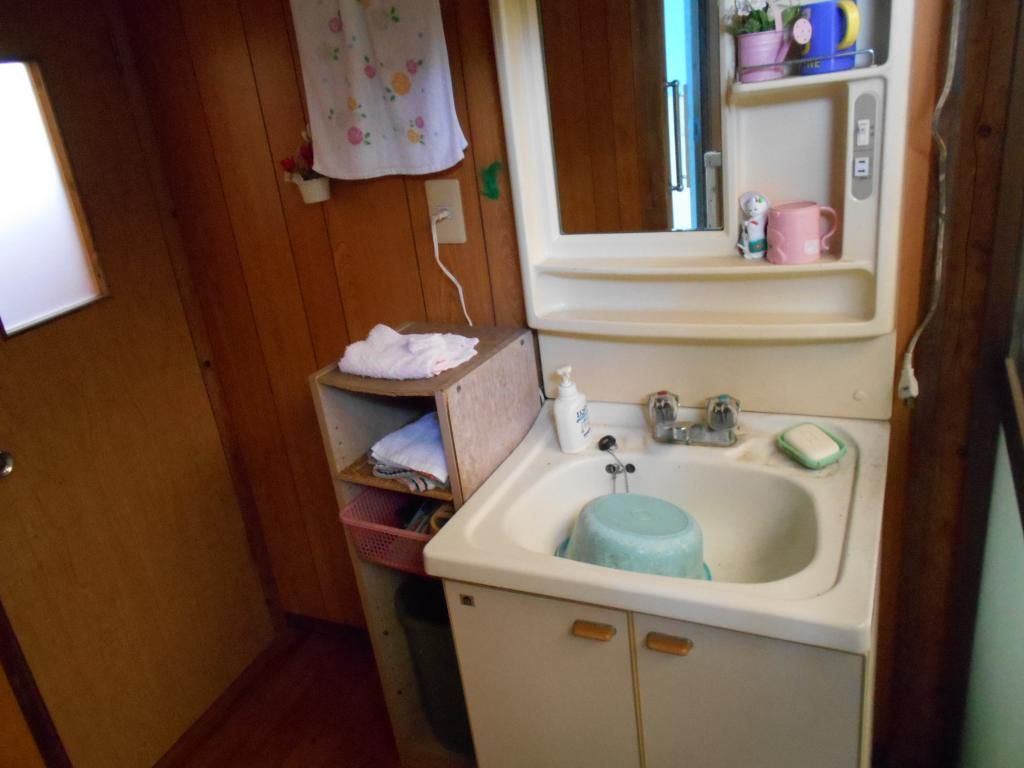 4DK House for Sale in Ebino, Miyazaki with Large Land & Hot Spring Access - Thumbnail 4