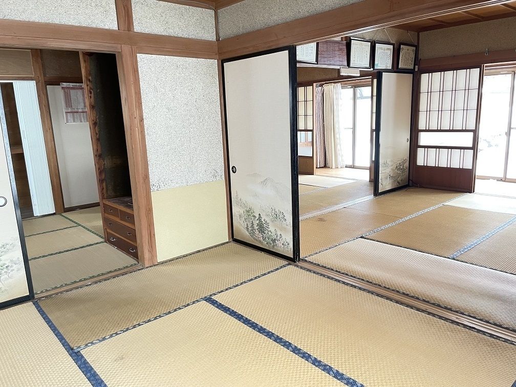 7DK Detached House for Sale in Iizuna, Nagano - Akiya Bank Property - Thumbnail 2