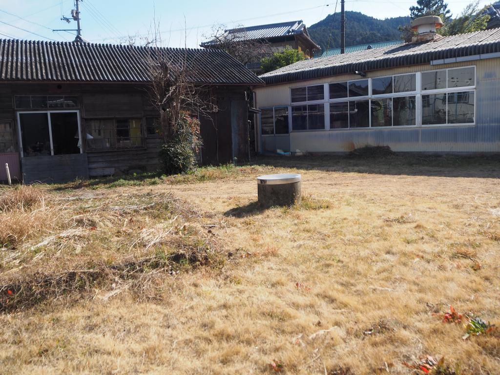 Spacious 8DK House in Naka Town with Large Garden and Workshop - Thumbnail 3