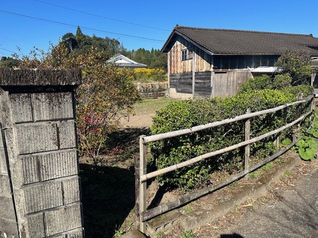 Spacious 2LDK House on 954 sqm Land with Outbuilding in Takaharu - Thumbnail 2