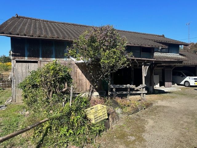 Spacious 2LDK House on 954 sqm Land with Outbuilding in Takaharu - Thumbnail 3