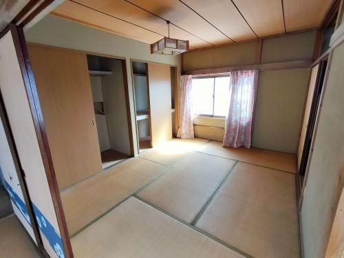 6DK Vacant House for Sale in Mihara, Hiroshima | 202.87 sqm Land - Image 2