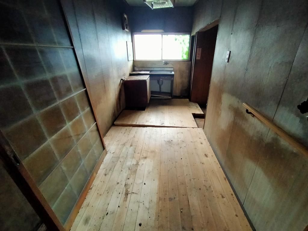 Former Factory 3DK House for Renovation in Shimoichi, Nara - Thumbnail 2