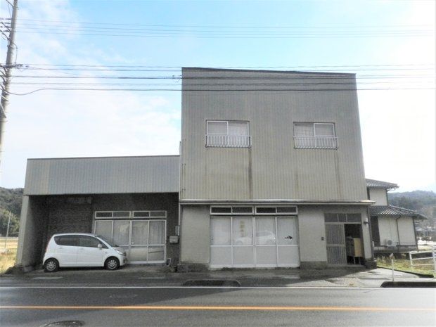 Shop-Residence 4LDK House for Sale in Kurayoshi, Tottori - Thumbnail 2