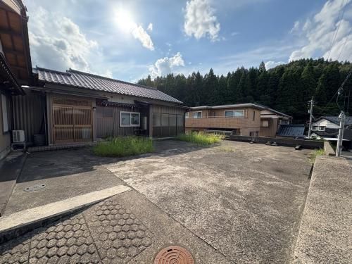 Spacious 214m² Detached House on 513m² Corner Lot in Echizen Town - Thumbnail 4