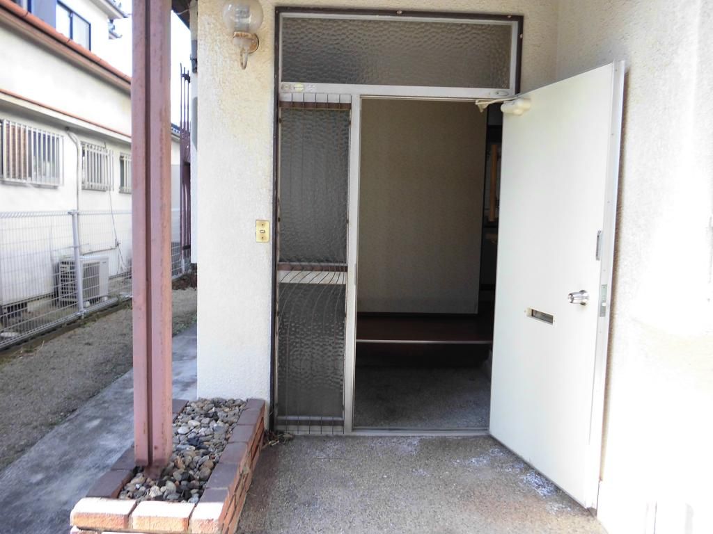 Harima Town Akiya: 4DK House for Sale Near Befu Station - Thumbnail 2