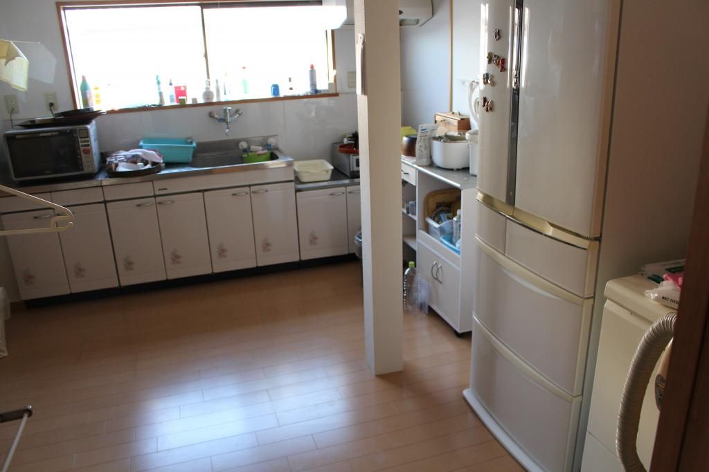 13LDK Wooden House for Sale on 542 sqm Corner Lot in Kora Town - Thumbnail 4