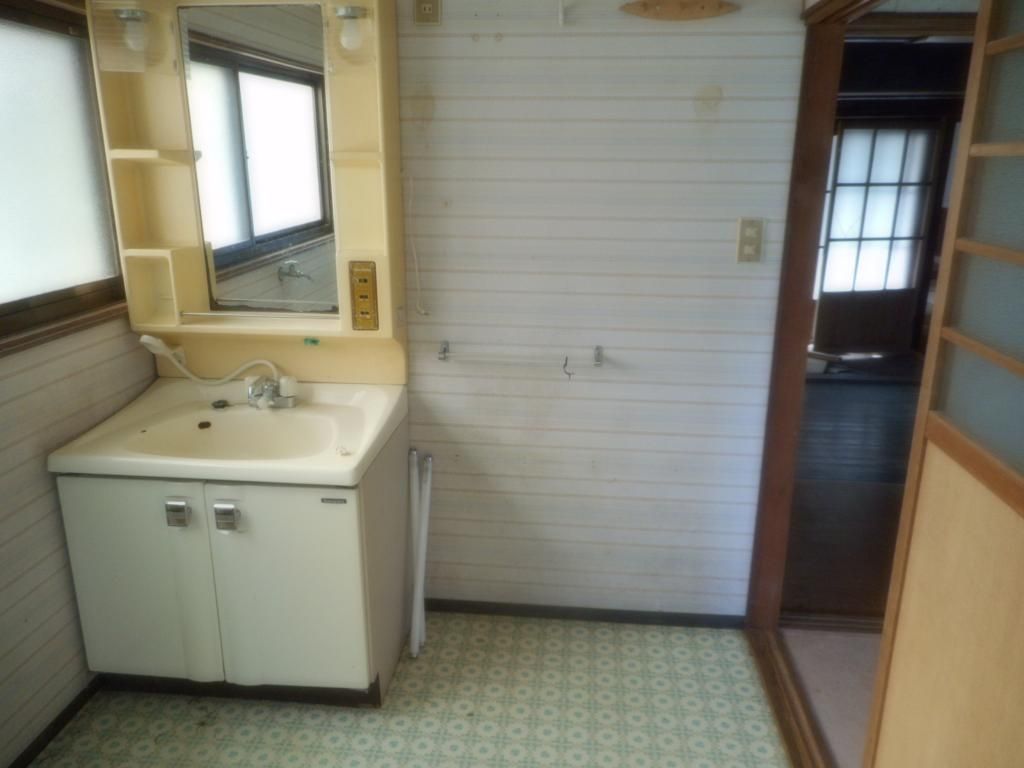 5DK House with Orchard Garden for Sale in Hagi, Yamaguchi - Thumbnail 4