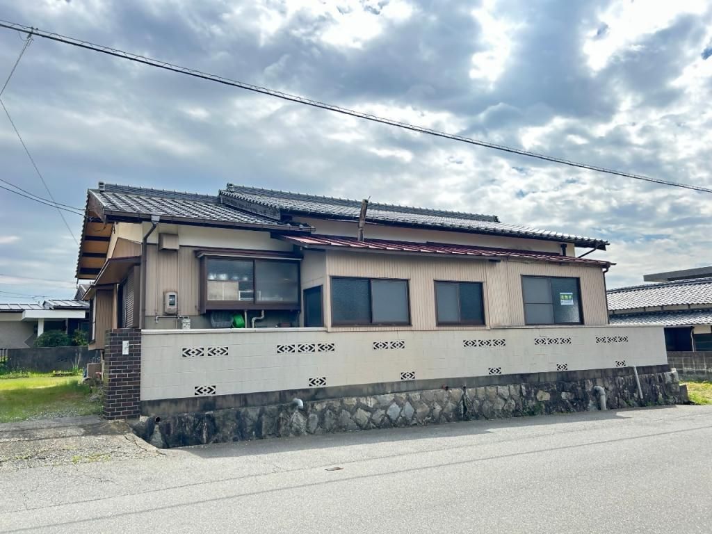 Farmland-Attached 4DK House for Sale in Hofu City, Yamaguchi - Thumbnail 2