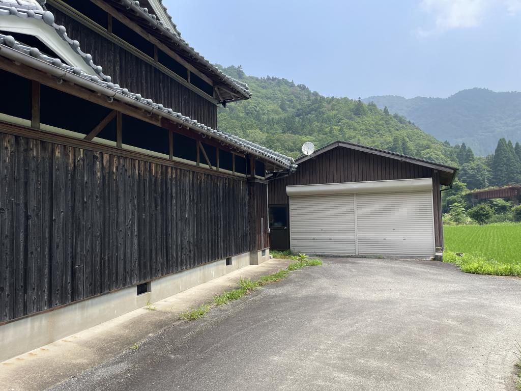 Traditional Farmhouse with 13,129 sqm Land in Kamiakawa, Hyogo - Thumbnail 2