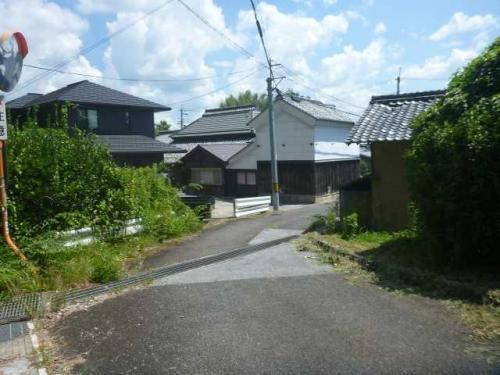 1977 9DK Wooden House on 992sqm Land in Hino Town, Shiga - Thumbnail 2