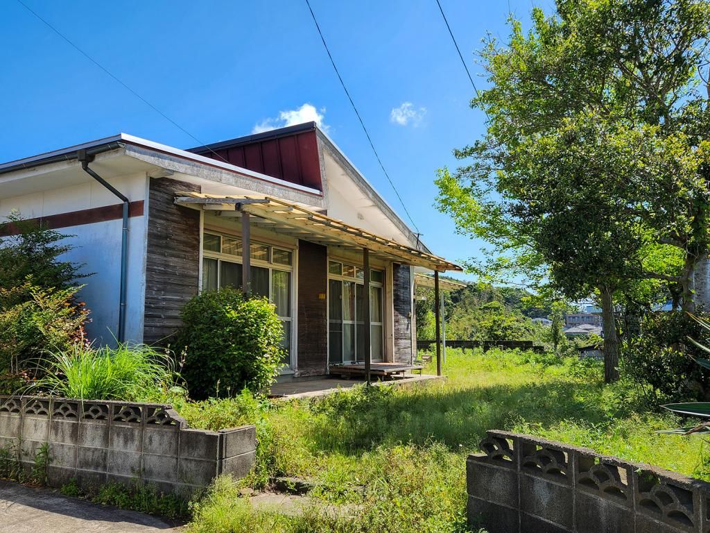 2DK House for Sale in Makurazaki, Kagoshima with Sea Views - Thumbnail 2