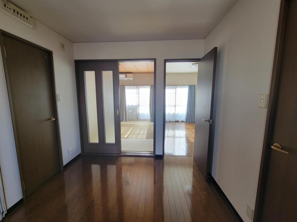 West Villa 2DK Apartment for Rent in Tsuyama, Okayama - Thumbnail 4