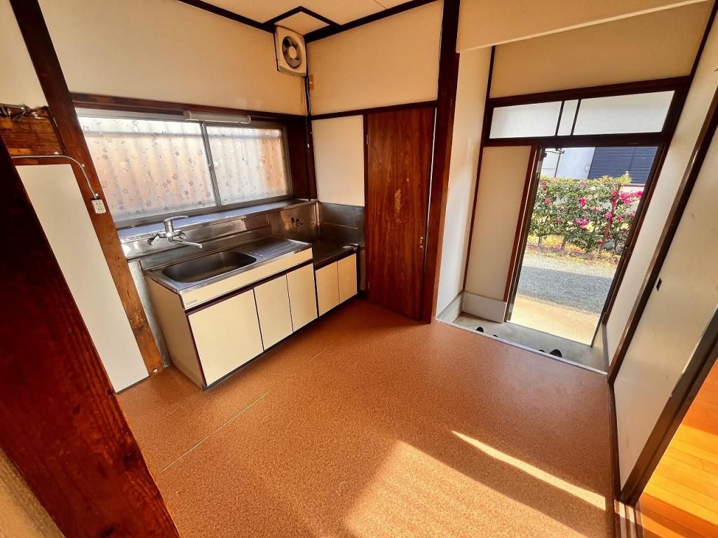 Spacious 3K Rental House in Hadano, Kanagawa | Quiet Corner Unit - Thumbnail 4