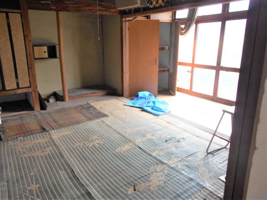 4DK Renovation Project House Next to Station in Imari, Saga - Thumbnail 2