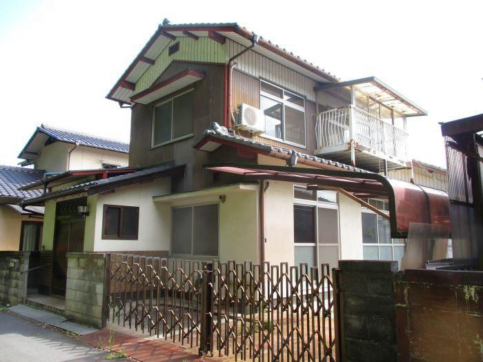 6-bedroom house with sunroom in Satosho Town - Thumbnail 2