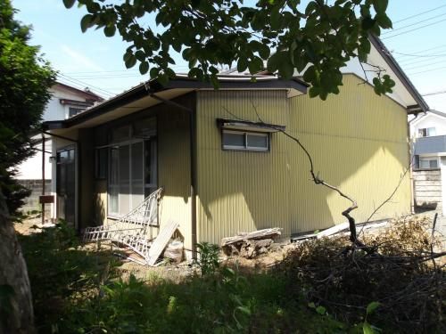 Spacious Kiryu Property with Dual Residences and Field - Thumbnail 2