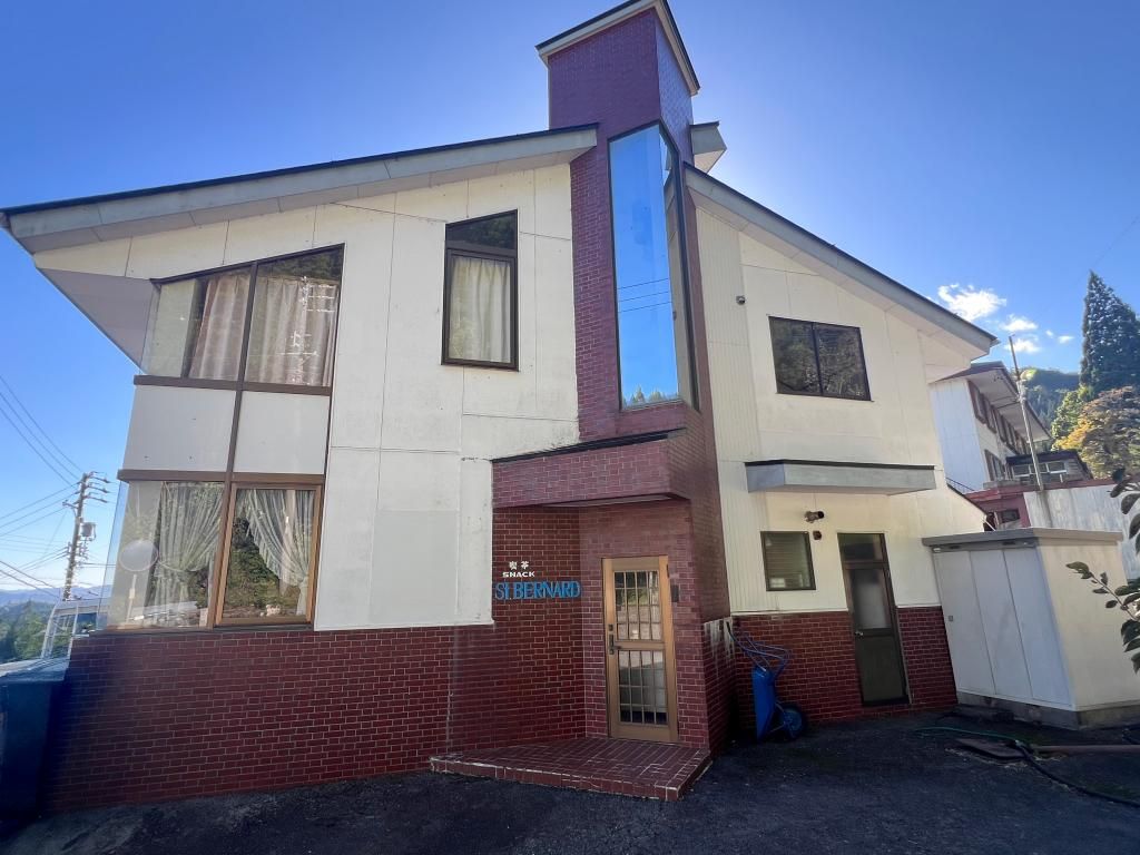 Mineral Hot Spring Mountain Retreat in Gujo City - Thumbnail 2