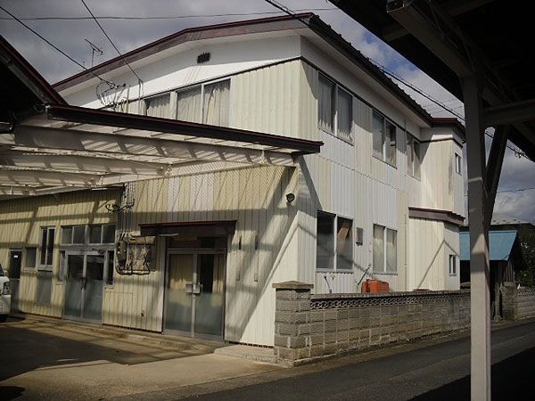 Detached House with Farmland & Office in Oshu, Iwate | 2029 sqm Land - Thumbnail 2