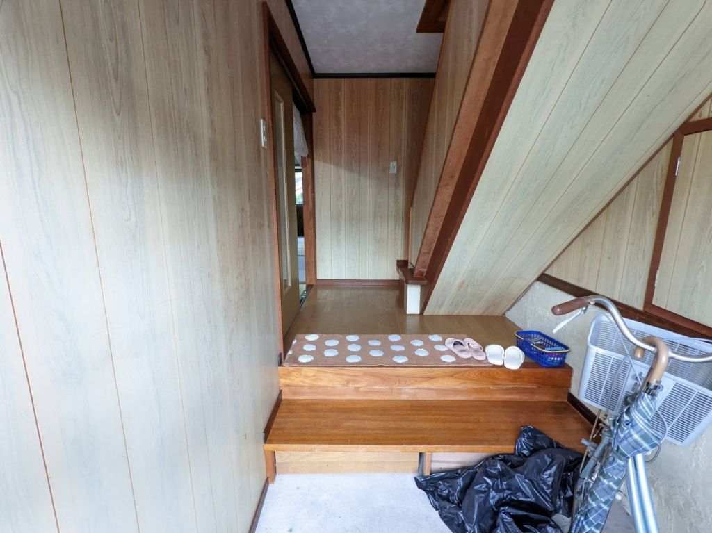 Renovated 4LDK House for Rent Near JR Hamasaka Station, Shinonsen - Thumbnail 2