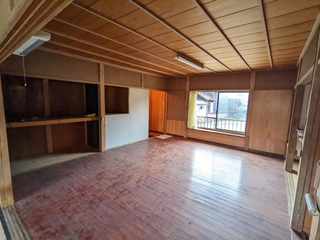 Renovated 4LDK House for Rent Near JR Hamasaka Station, Shinonsen - Thumbnail 3