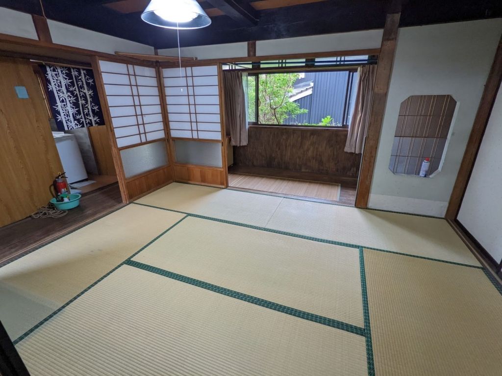 Renovated 4LDK House for Rent Near JR Hamasaka Station, Shinonsen - Thumbnail 4
