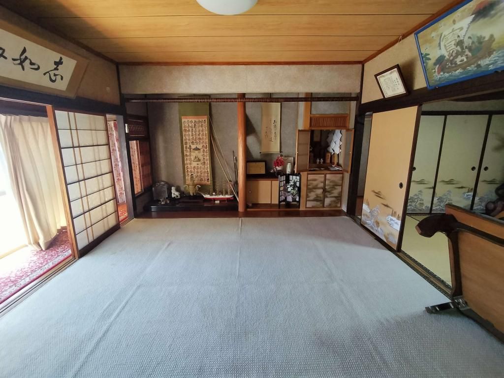 Island Home for Sale in Mihara, Hiroshima with 7DK Layout & Land - Thumbnail 4