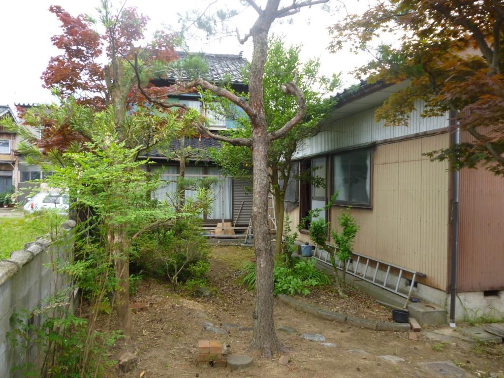 75-Year-Old Detached House for Sale in Oyabe, Toyama - Thumbnail 3