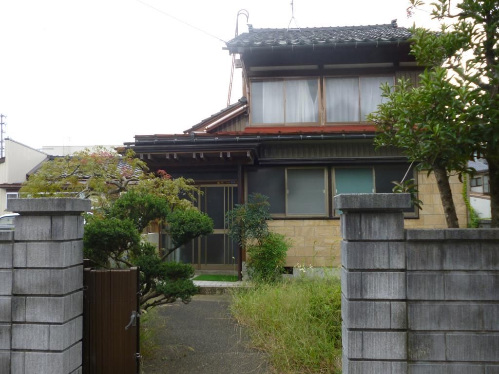 75-Year-Old Detached House for Sale in Oyabe, Toyama - Thumbnail 2