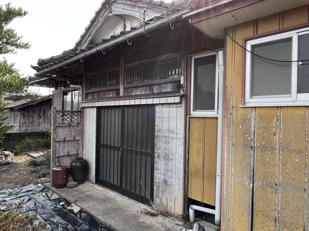 9DK Home with Private Onsen & Rooftop Terrace in Ibusuki - Thumbnail 2