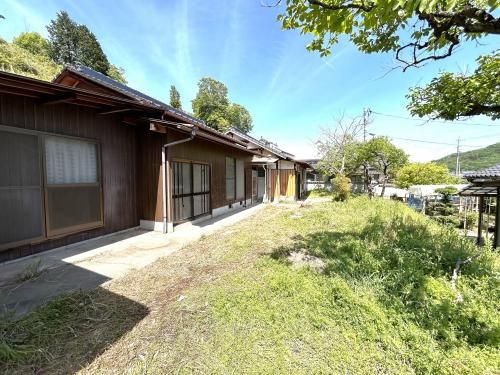 Spacious 7DK House with Farmland in Akaiwa, Okayama - Image 1