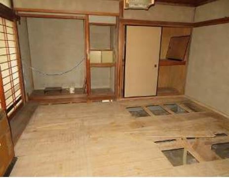 1964 Wooden House with Office for Sale in Usuki, Oita - Thumbnail 4