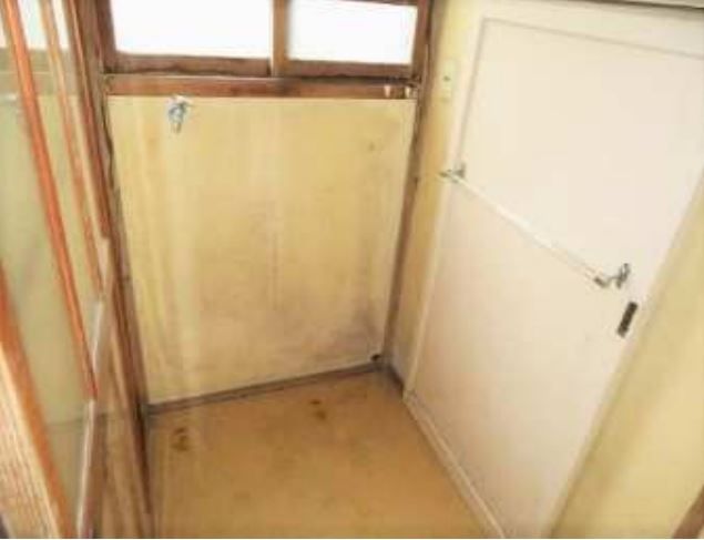 1964 Wooden House with Office for Sale in Usuki, Oita - Thumbnail 3