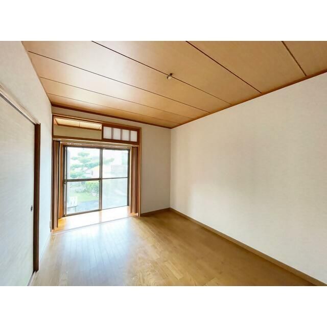 4LDK Resale House with Large Garden in Nabari, Mie - Thumbnail 2