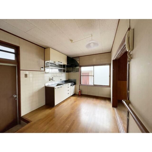 4LDK Resale House with Large Garden in Nabari, Mie - Thumbnail 3