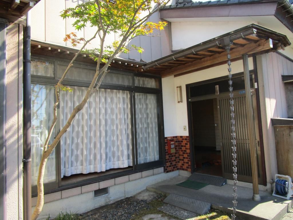 Spacious 5SDK Akiya House for Sale Near Higashi-Sanjo Station - Thumbnail 2