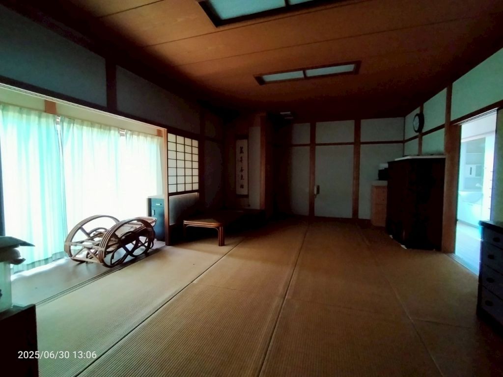 8LDK Traditional House on 725sqm Corner Plot in Uda, Nara - Thumbnail 2