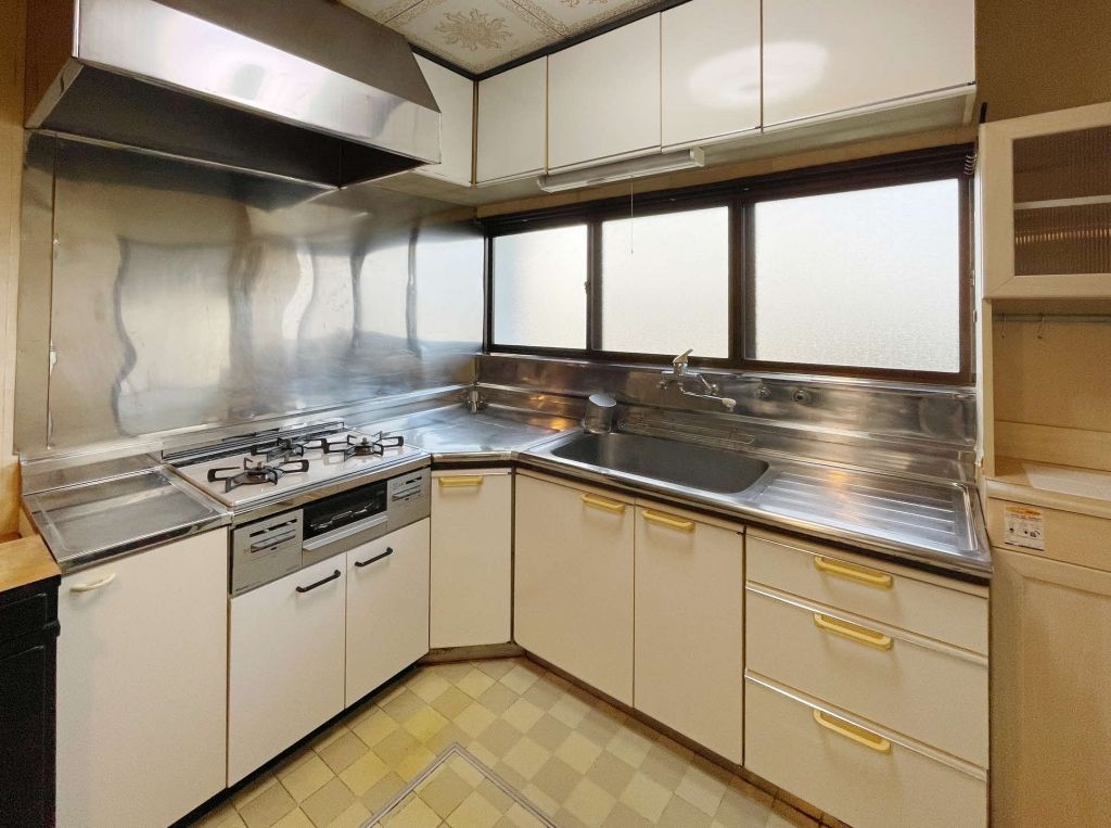 3SLDK Family House with 4 Car Parking in Toyama's Funahashi Area - Thumbnail 4