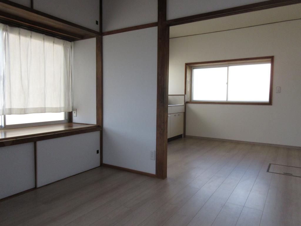 Renovated 1LDK Wooden House for Rent in Yufuin, Oita - Thumbnail 3