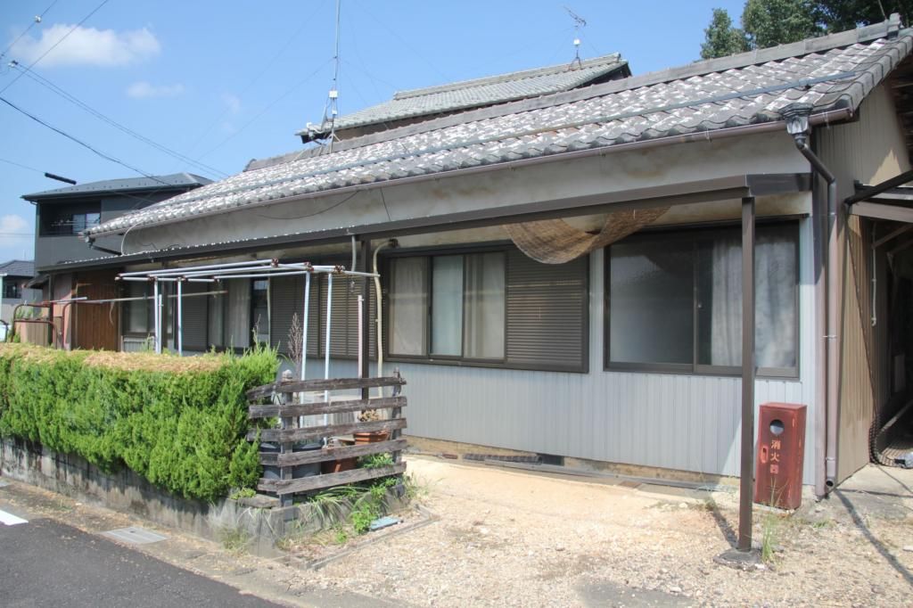 65-Year-Old House in Seki City with Parking - Thumbnail 2