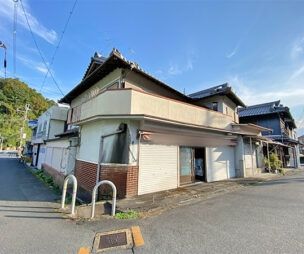 8-Bedroom Traditional House with Annex for Rent in Gose City, Nara - Image 1