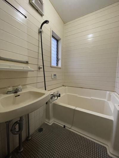 Detached House for Sale in Kyonan-machi, Chiba - 2DK, 155m² Land — Bathroom, Kyonan, Chiba