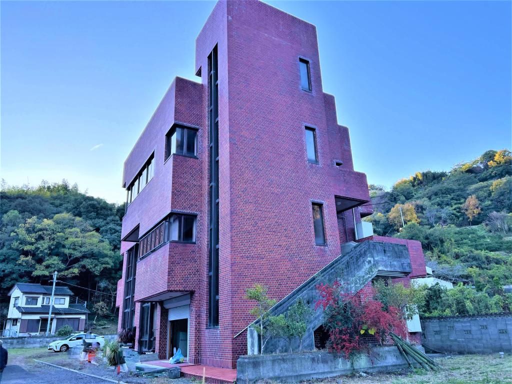 Renovated 6-Bedroom House with Rooftop Terrace in Uwajima - Thumbnail 3