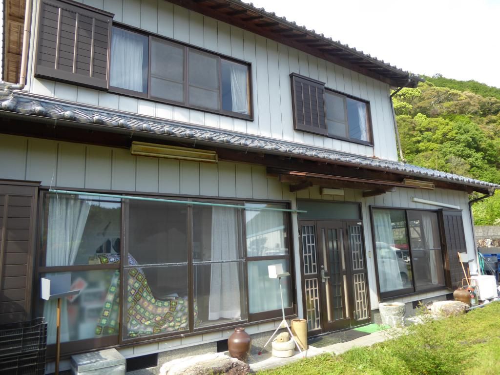 Spacious 6DK Two-Story Rental House in Sakawa Town, Kochi - Image 1