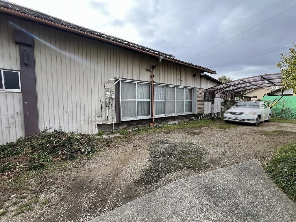 Traditional 9DK House with Detached Unit on 793sqm Land in Kakamigahara - Thumbnail 3