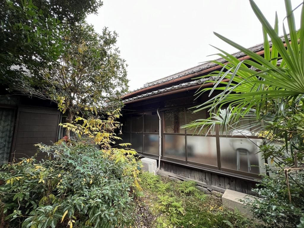 Traditional 9DK House with Detached Unit on 793sqm Land in Kakamigahara - Thumbnail 2