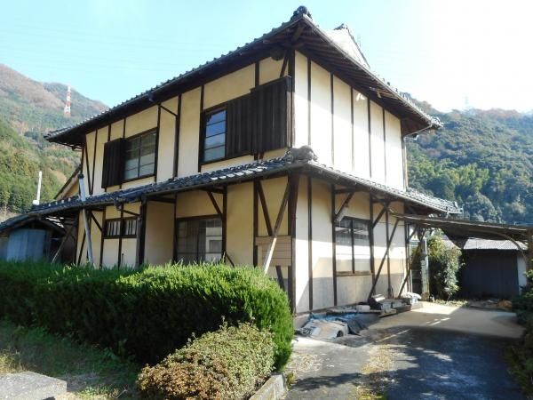 Traditional Home with Field and Sheds in Ozu, Ehime - Thumbnail 3